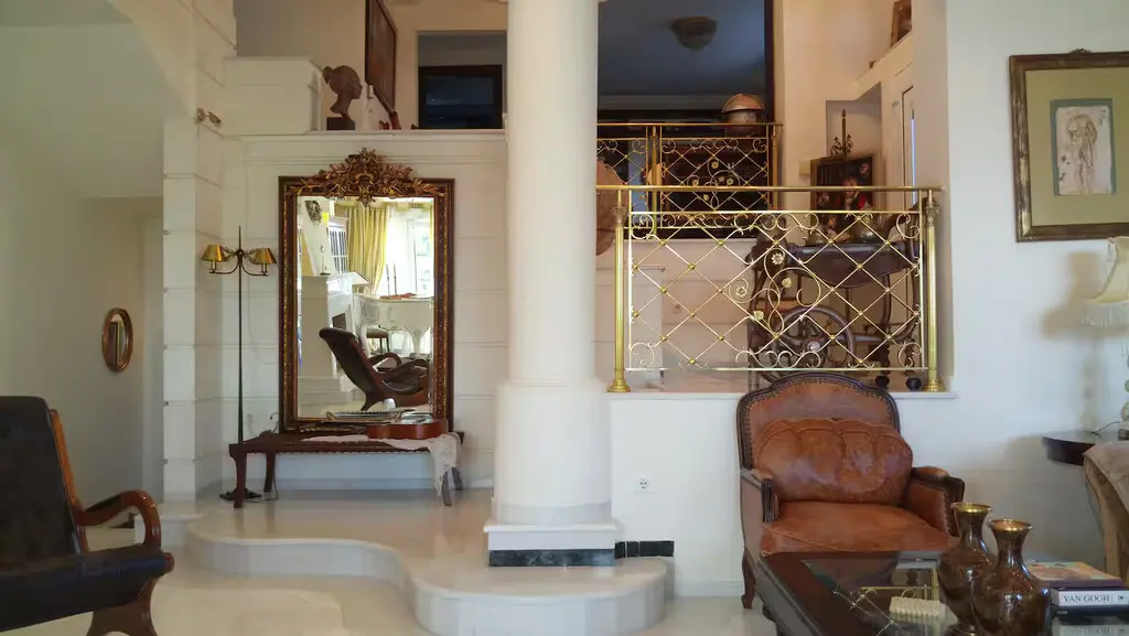 Villa Of 470 M² In The Suburbs Of Thessaloniki