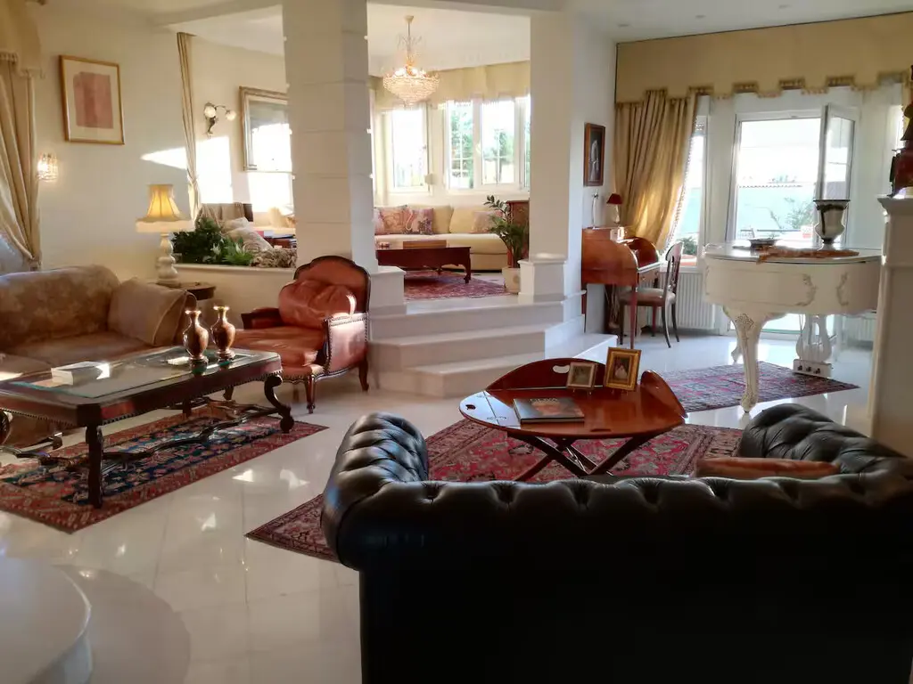 Villa Of 470 M² In The Suburbs Of Thessaloniki