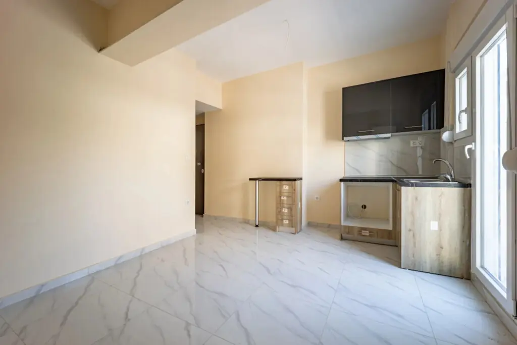 Flat Of 30 M² With Balcony In Thessaloniki