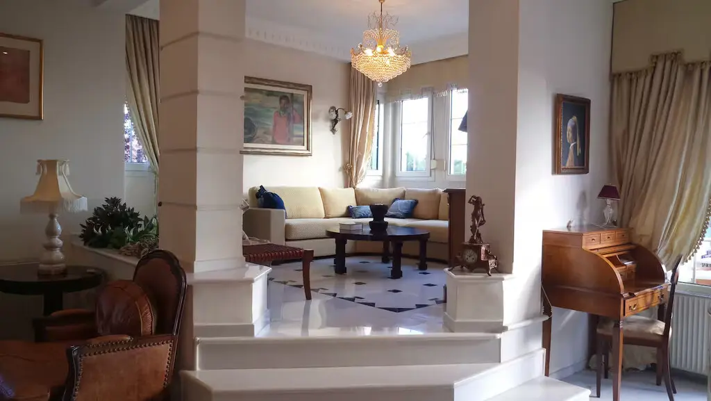 Villa Of 470 M² In The Suburbs Of Thessaloniki