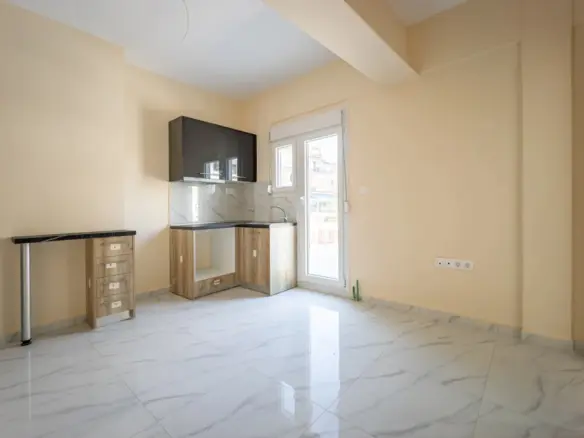 Flat Of 30 M² With Balcony In Thessaloniki