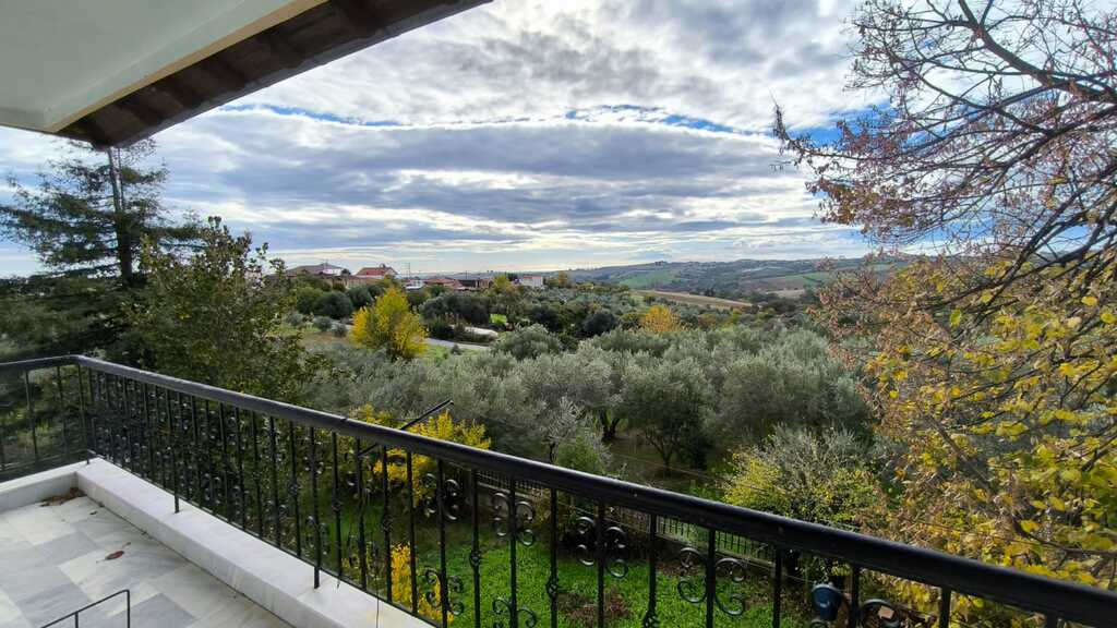 Detached House Of 300 M² In Olympic Coast