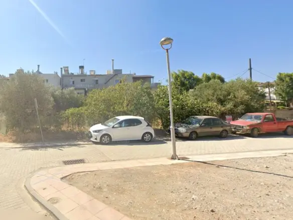 Land Of 516 M² In Crete