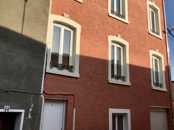 Apartment Building Of 450 M² With 15 Min To Lyon In Givors