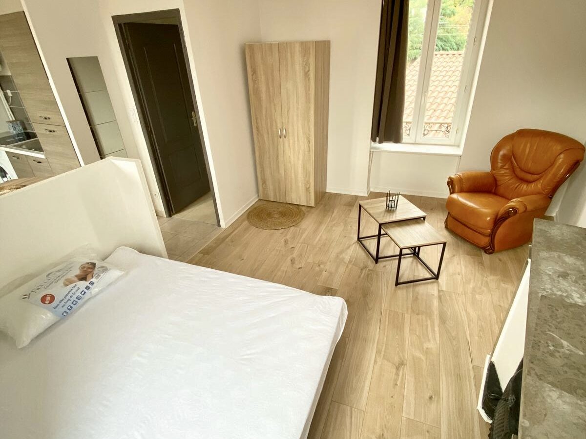 Apartment Building Of 450 M² With 15 Min To Lyon In Givors