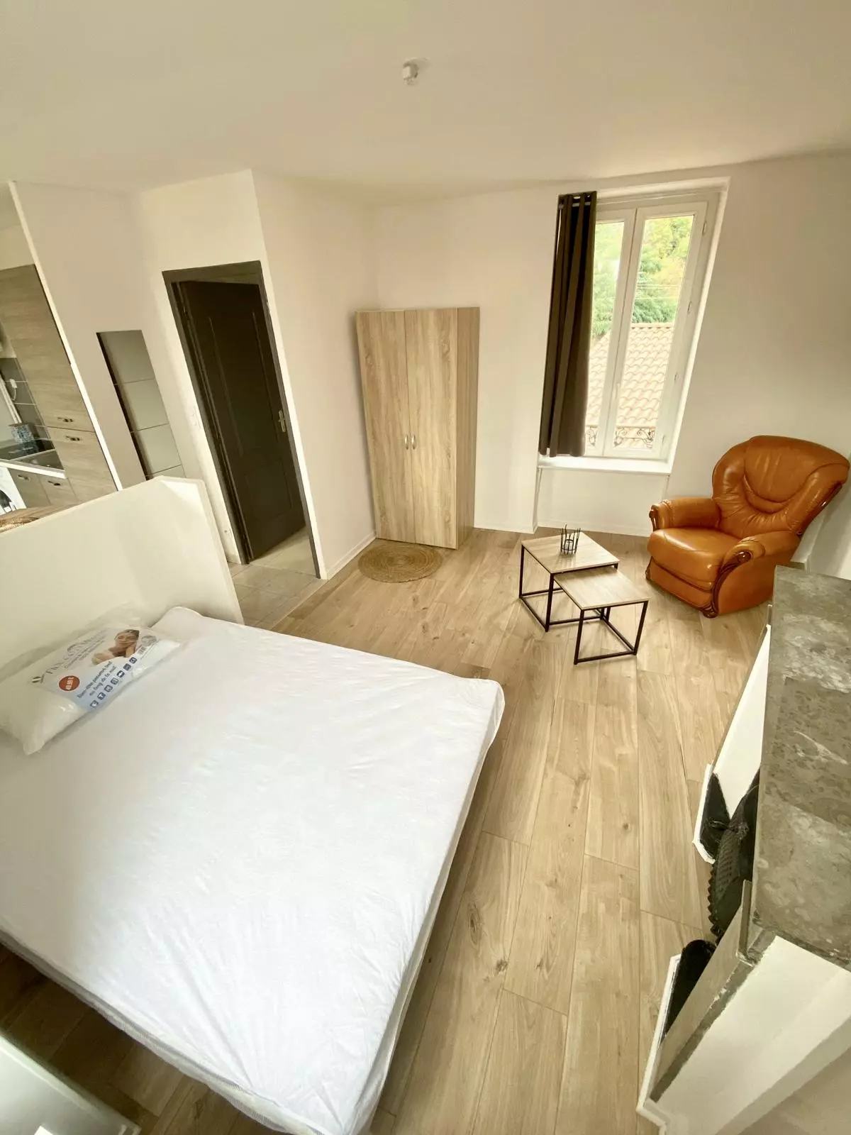 3 Apartment Building Of 450 M² With 15 Min To Lyon In Givors