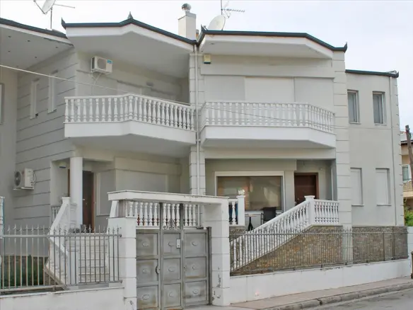 Maisonette Of 270 M² On The Olympic Coast