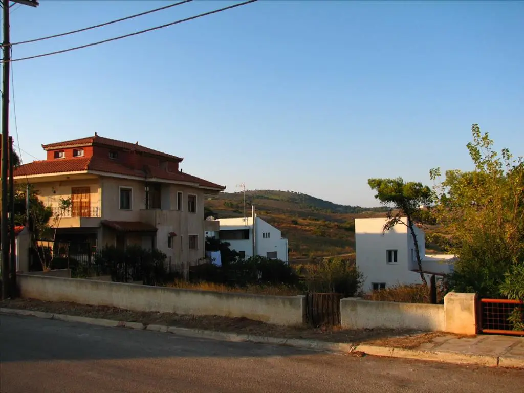 Land Of 505 M² In Attica