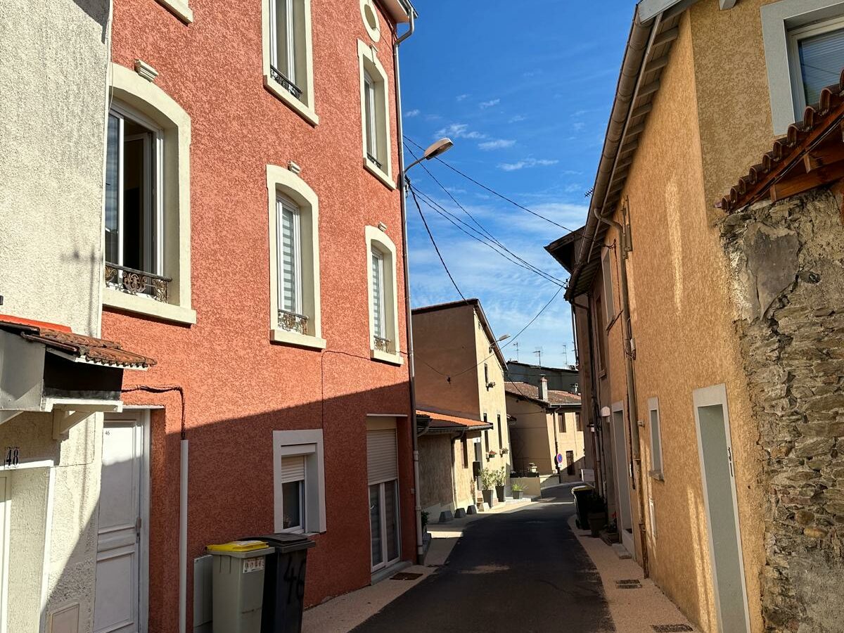 Apartment Building Of 450 M² With 15 Min To Lyon In Givors