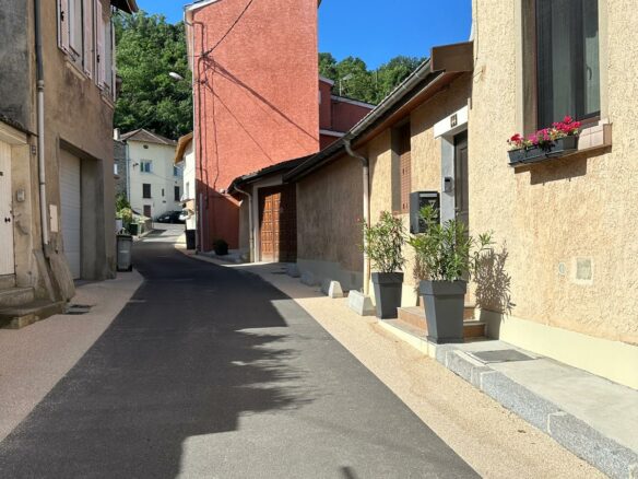 Apartment Building Of 450 M² With 15 Min To Lyon In Givors