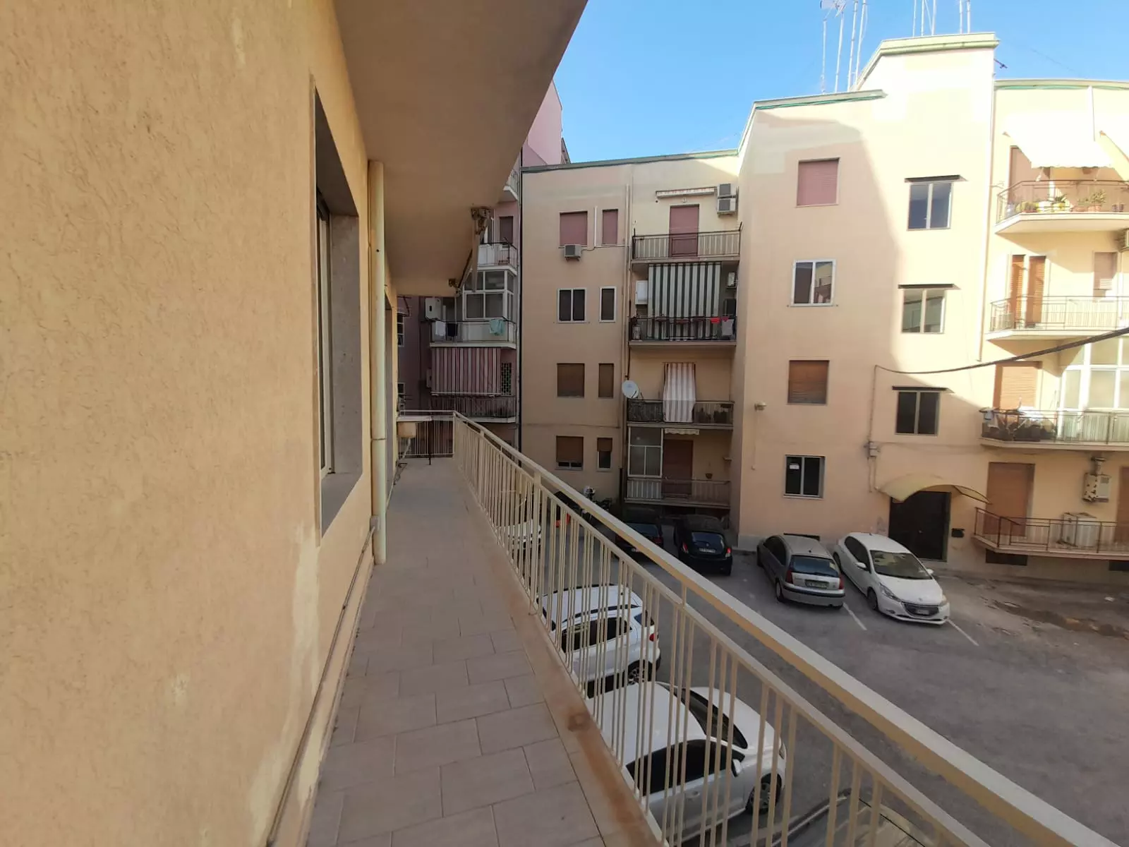1 Apartment Of 100 M² With 3 Bedrooms, 2 Bathrooms In Sant Gervasi