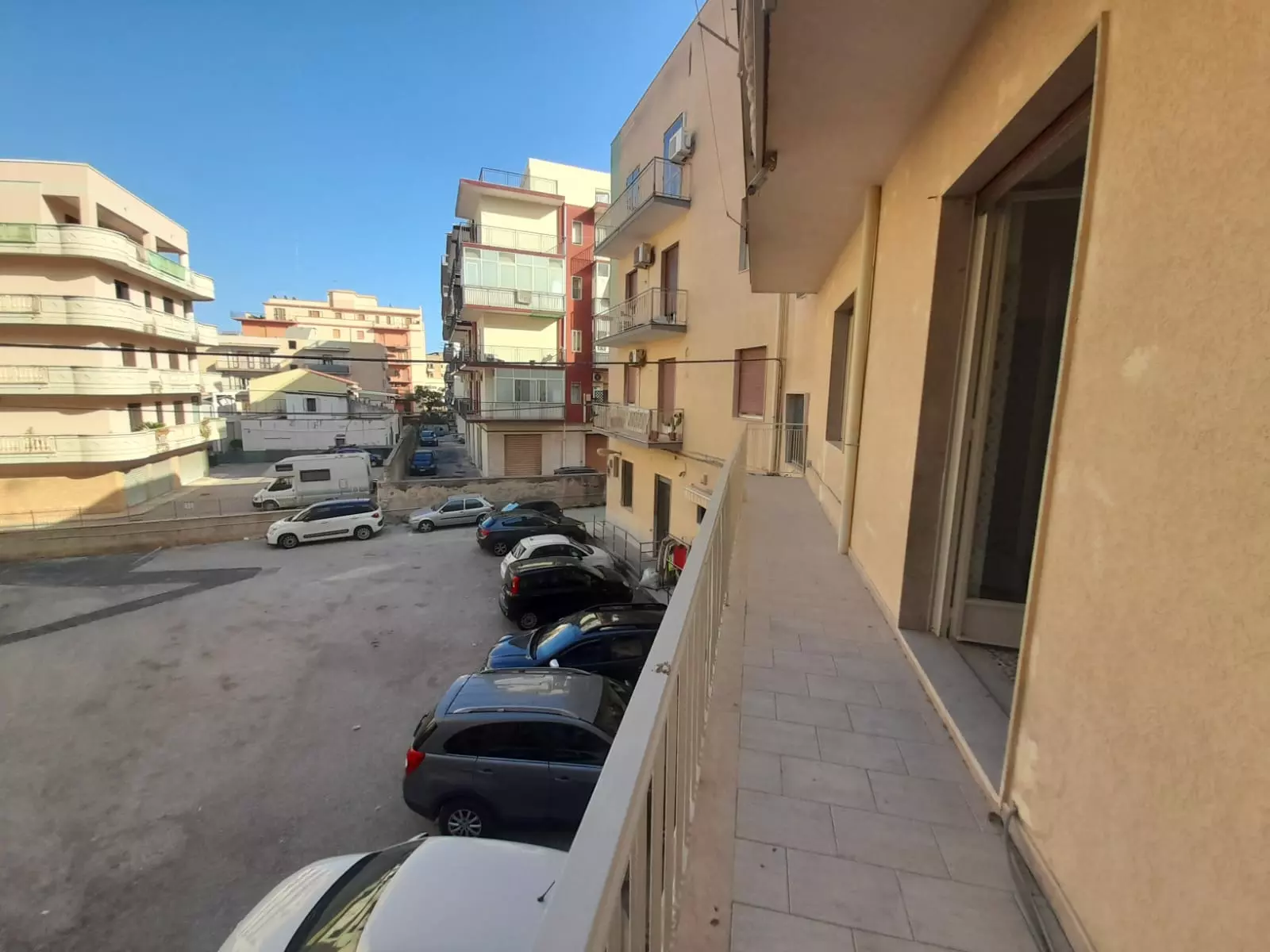 2 Apartment Of 100 M² With 3 Bedrooms, 2 Bathrooms In Sant Gervasi