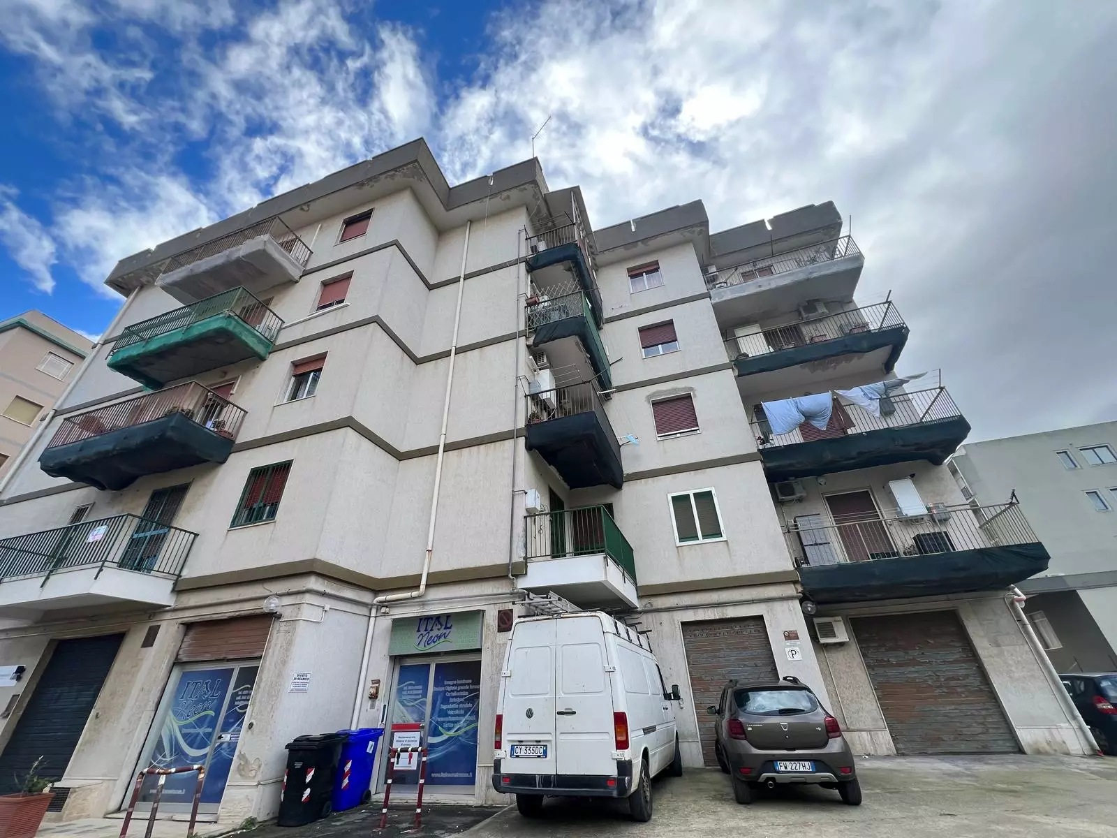 Apartment Of 120 M² With Balcony In Alcibiade 009