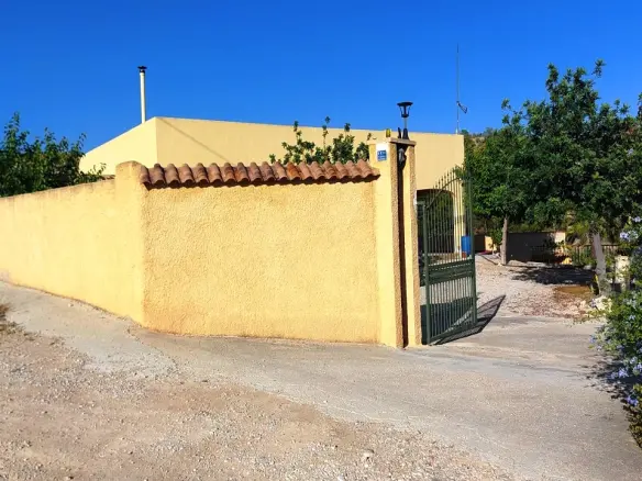 Country House Of 255 M² In Crevillent, Spain