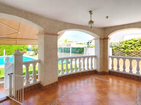 Villa 150 M² In La Marina, Spain