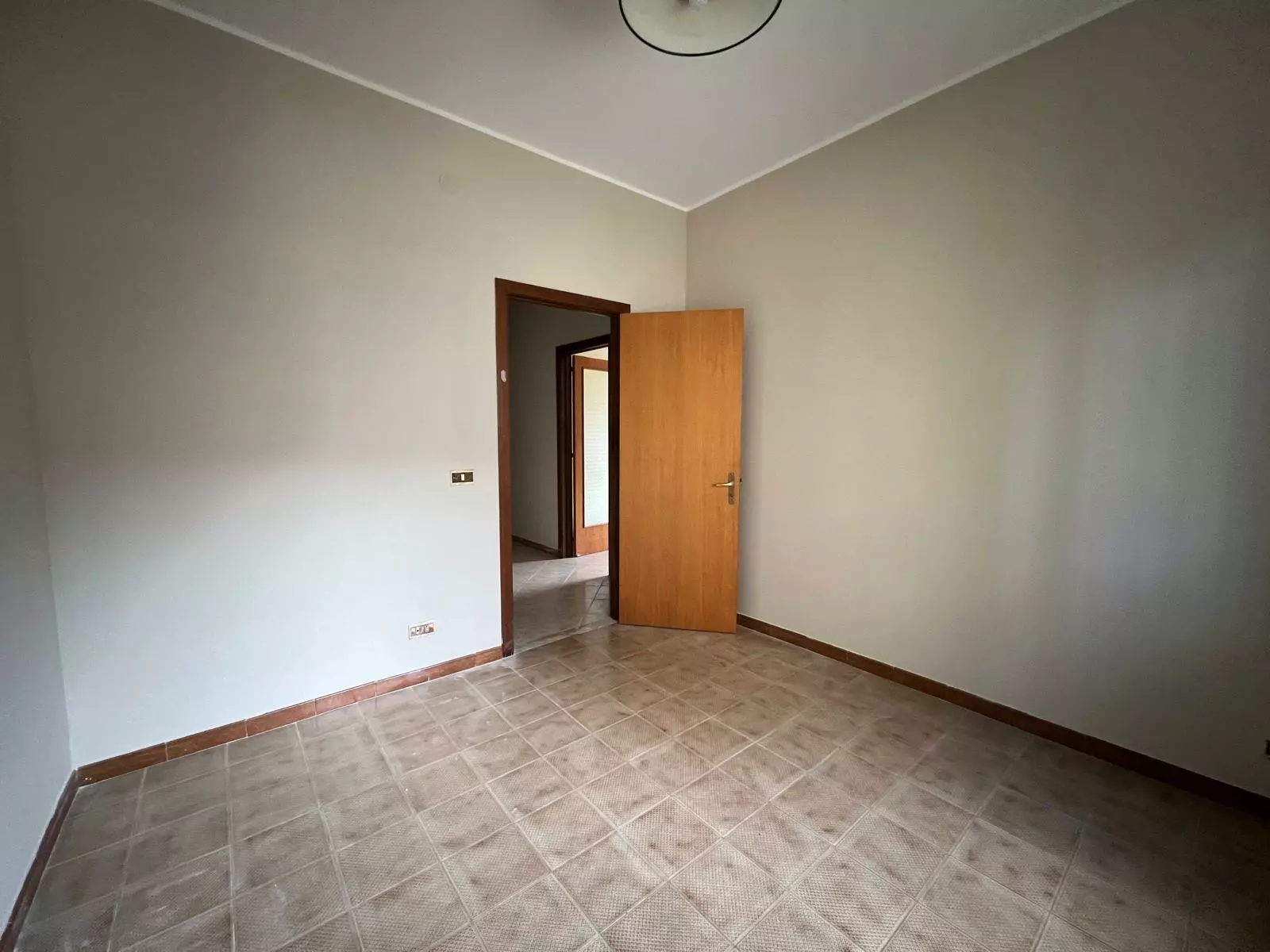Apartment Of 120 M² With Balcony In Alcibiade 009