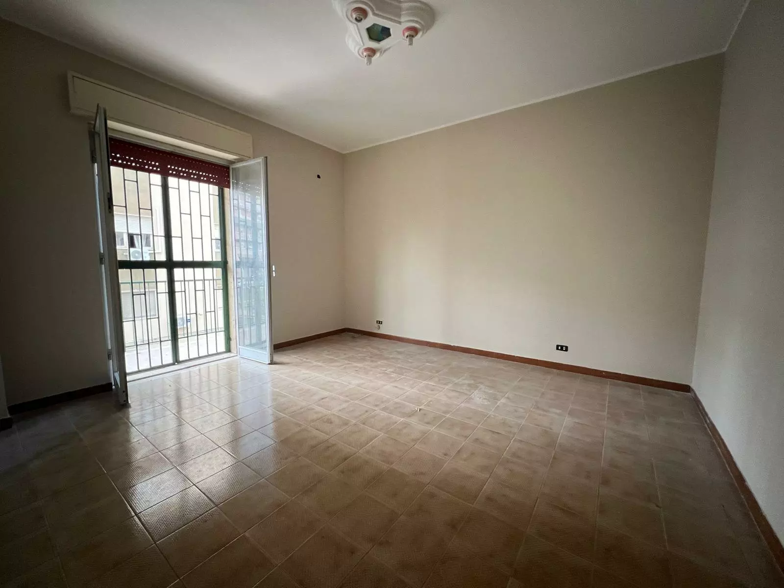 Apartment Of 120 M² With Balcony In Alcibiade 009