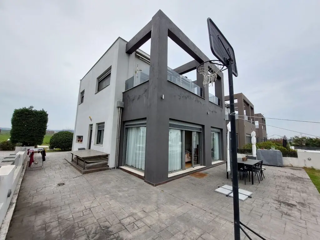 4-bedroom Detached House In Thermi, Greece (201 M²)