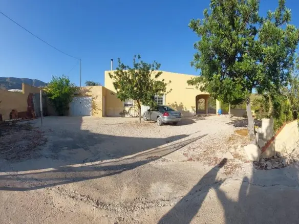 Country House Of 210 M² In Albatera, Spain