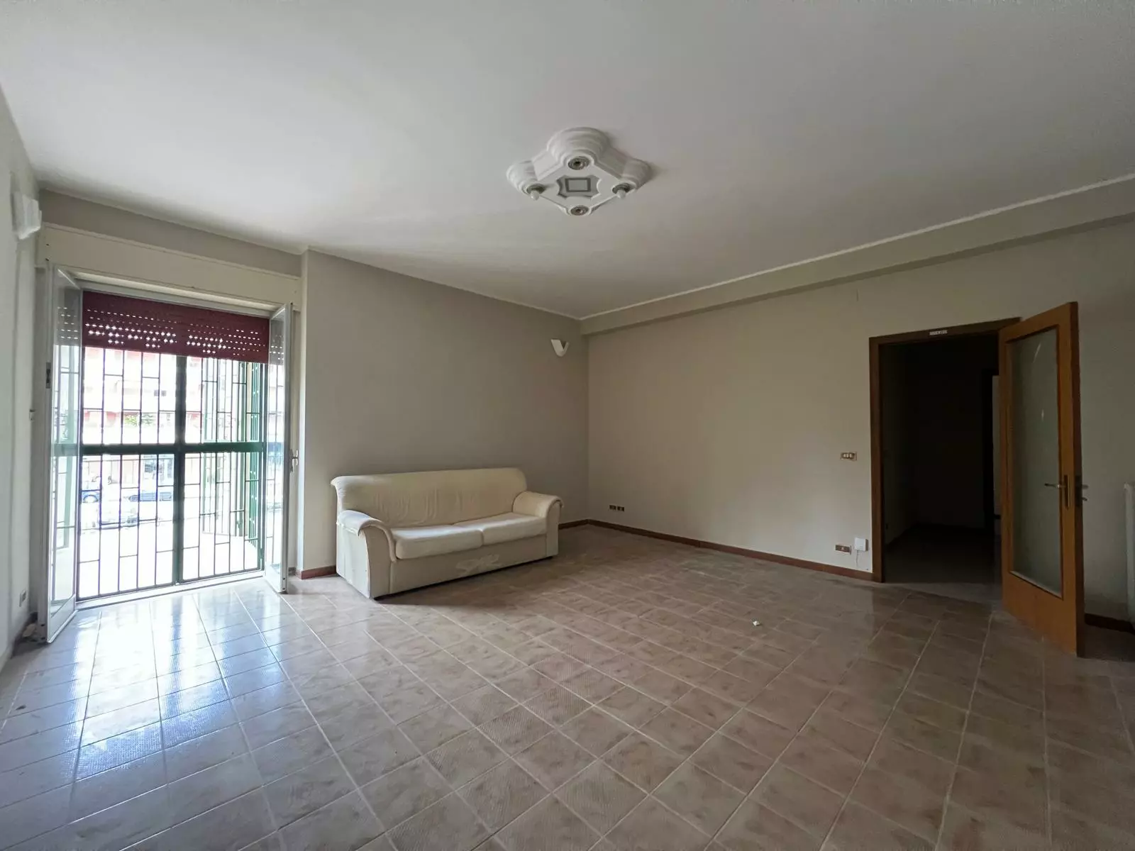 Apartment Of 120 M² With Balcony In Alcibiade 009