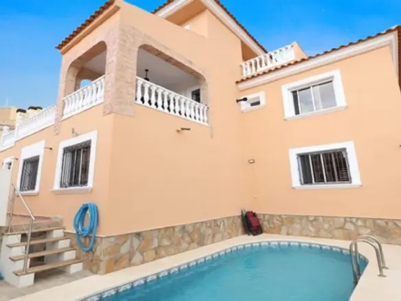 Villa Of 167 M² In Villamartin, Spain