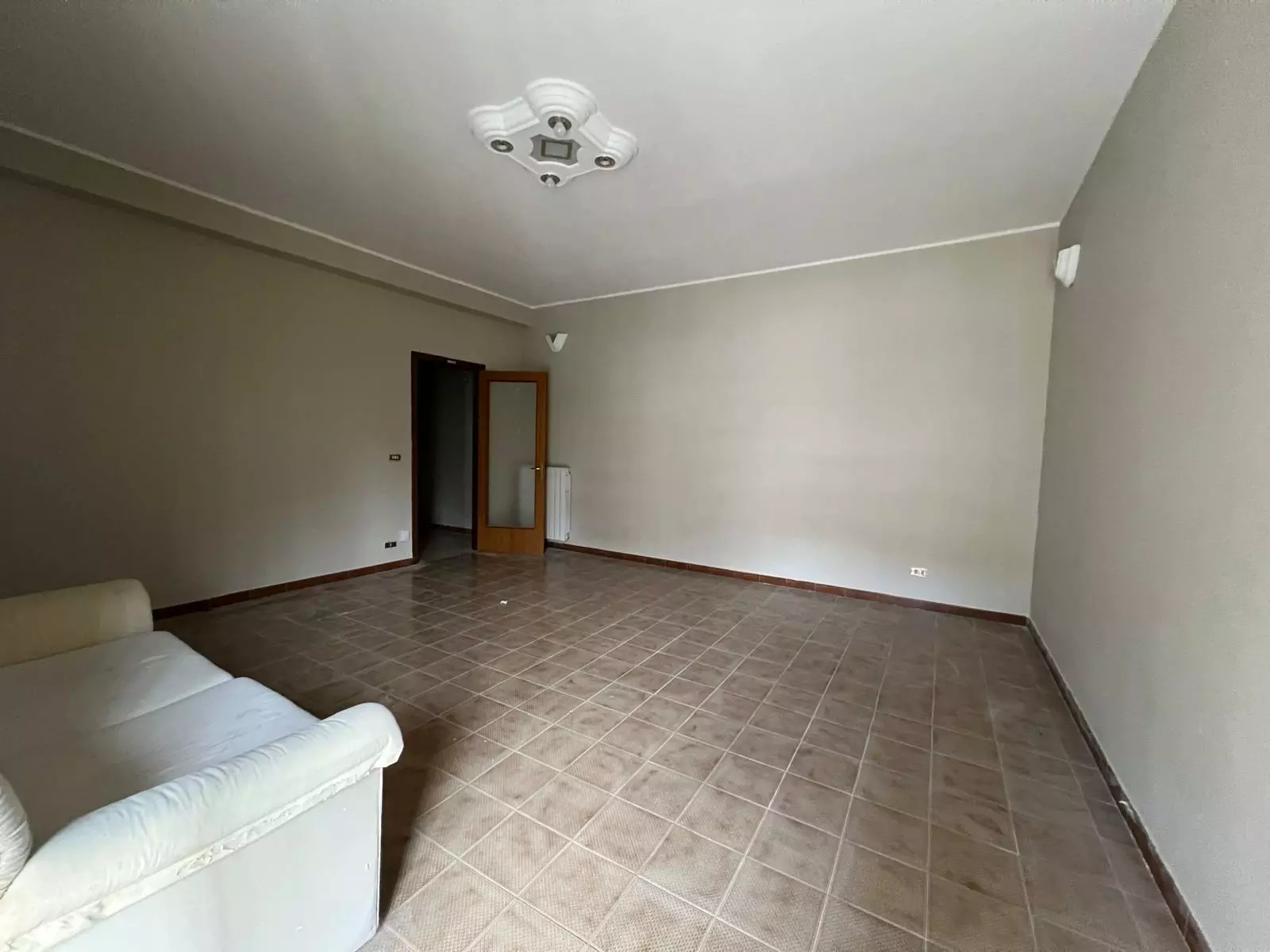 Apartment Of 120 M² With Balcony In Alcibiade 009