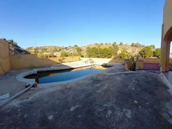 Country House Of 255 M² In Crevillent, Spain