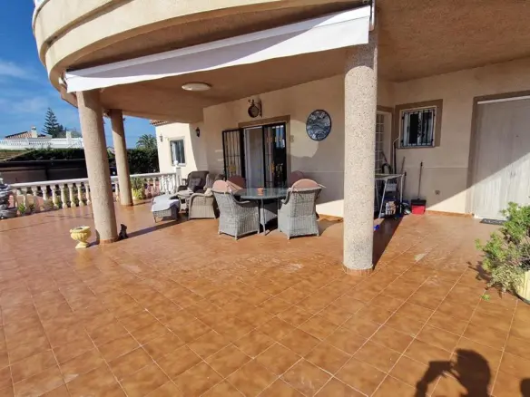 Country House Of 184 M² In Catral, Spain