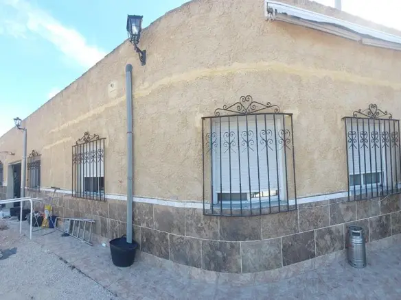 Country House Of 210 M² In Albatera, Spain