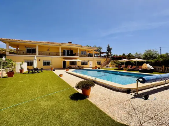 Villa Of 364 M² In Aspe, Spain
