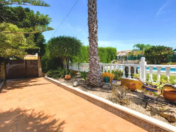 Villa 150 M² In La Marina, Spain