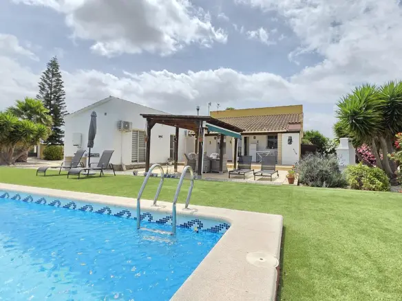 Country House Of 158 M² In Benejuzar, Spain