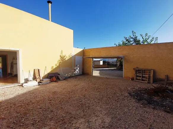 Country House Of 255 M² In Crevillent, Spain