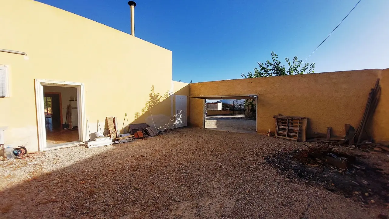 Country House Of 255 M² In Crevillent, Spain