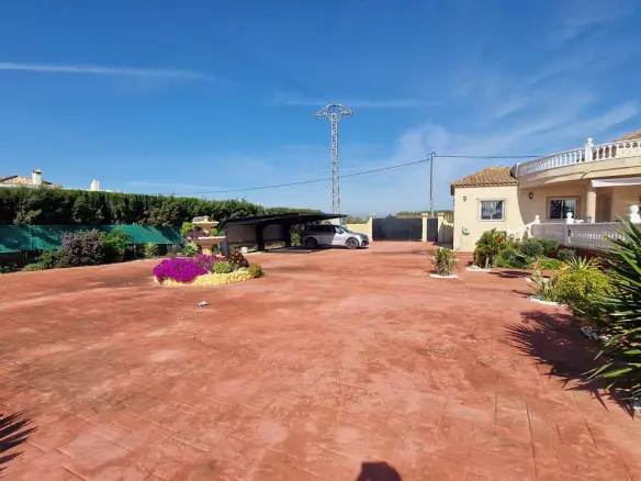 Country House Of 184 M² In Catral, Spain