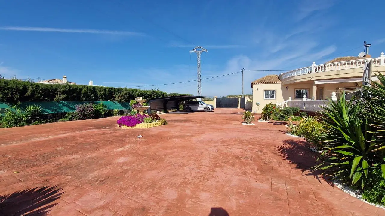 Country House Of 184 M² In Catral, Spain