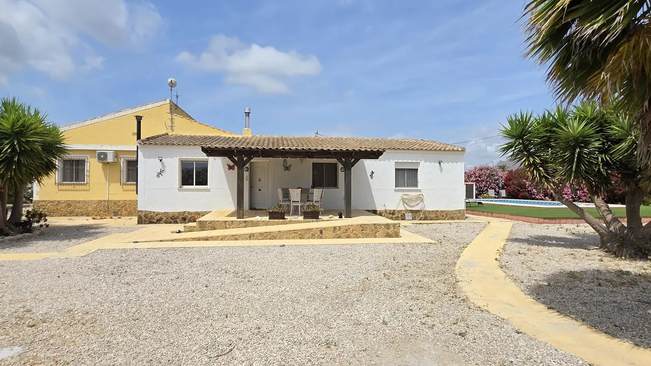 Seoska kuća od 158 m² u Benejuzaru, Španjolska