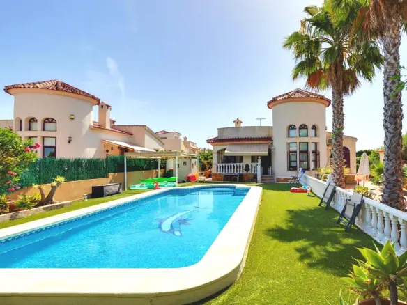 Villa 150 M² In La Marina, Spain