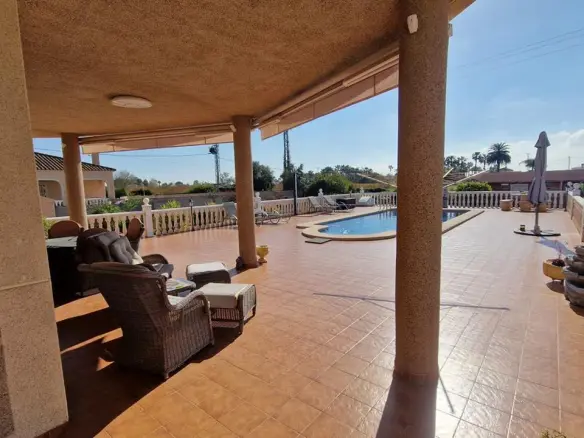 Country House Of 184 M² In Catral, Spain