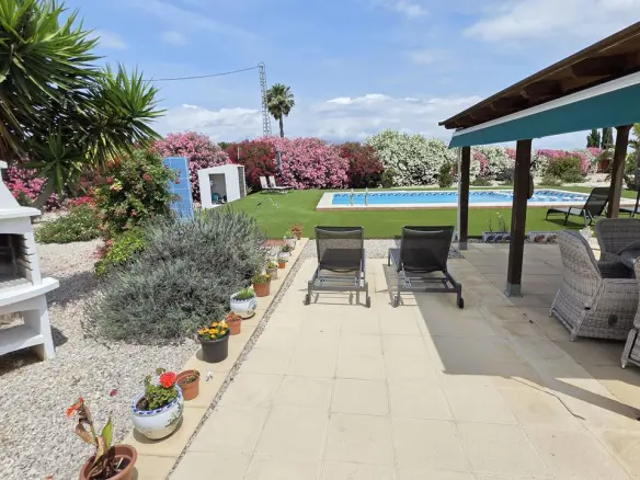 Country House Of 158 M² In Benejuzar, Spain