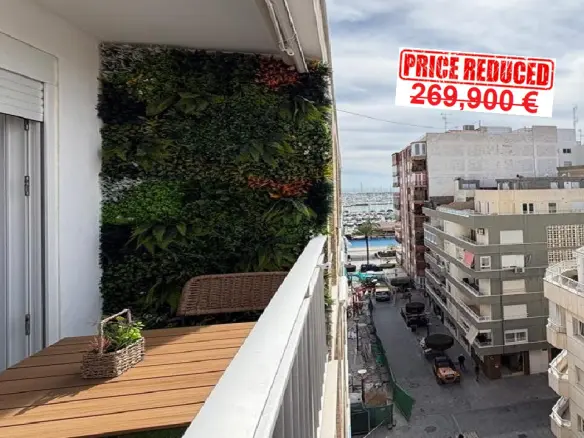 Apartment Of 98 M² With Balcony In Torrevieja, Spain