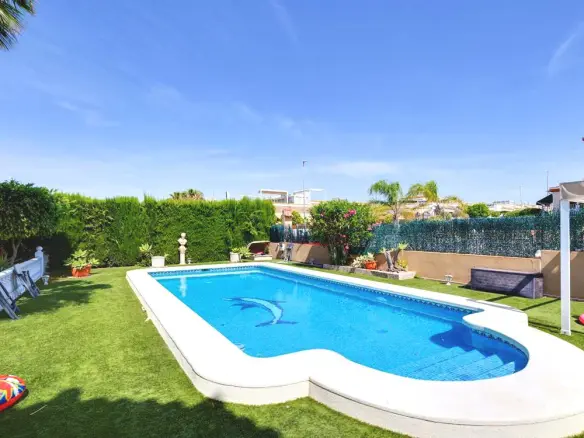 Villa 150 M² In La Marina, Spain