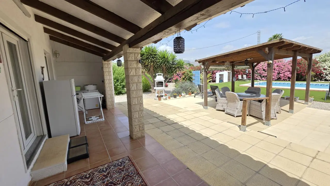 Seoska kuća od 158 m² u Benejuzaru, Španjolska