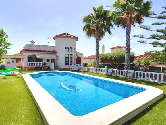 Villa 150 M² In La Marina, Spain