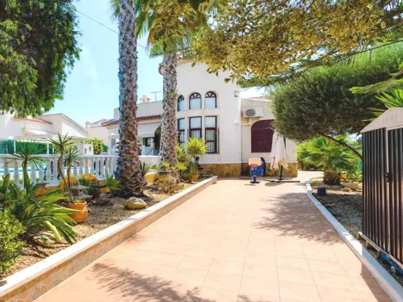 Villa 150 M² In La Marina, Spain