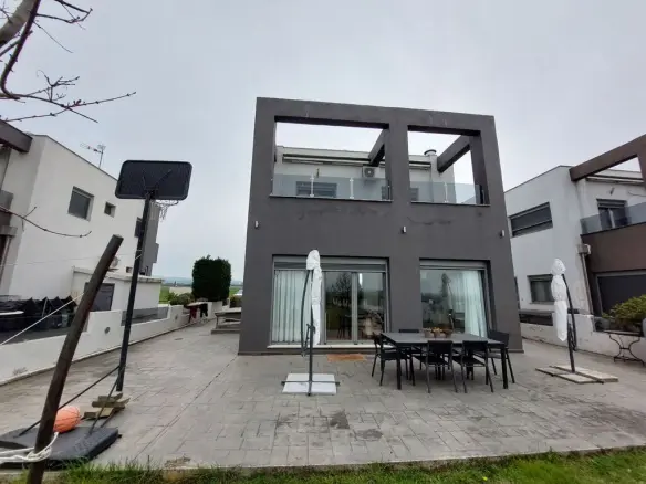 4-bedroom Detached House In Thermi, Greece (201 M²)