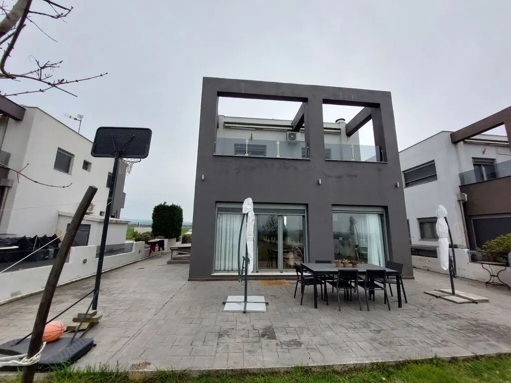 4-bedroom Detached House In Thermi, Greece (201 M²)