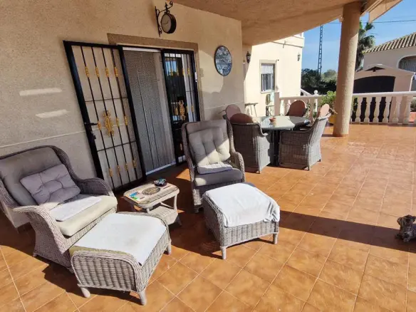 Country House Of 184 M² In Catral, Spain