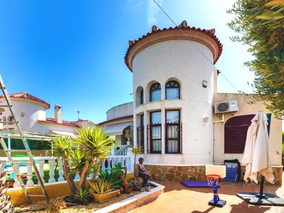 Villa 150 M² In La Marina, Spain