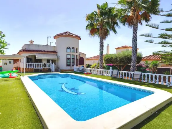 Villa Of 150 M² In La Marina, Spain